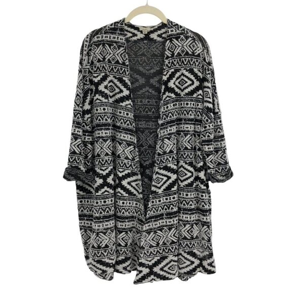Urban Outfitters Ecote Black &White Tribal Patterned 3/4 sleeve Cardigan  size S - Picture 1 of 12